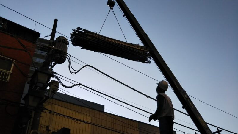 マンション工事の足場組立